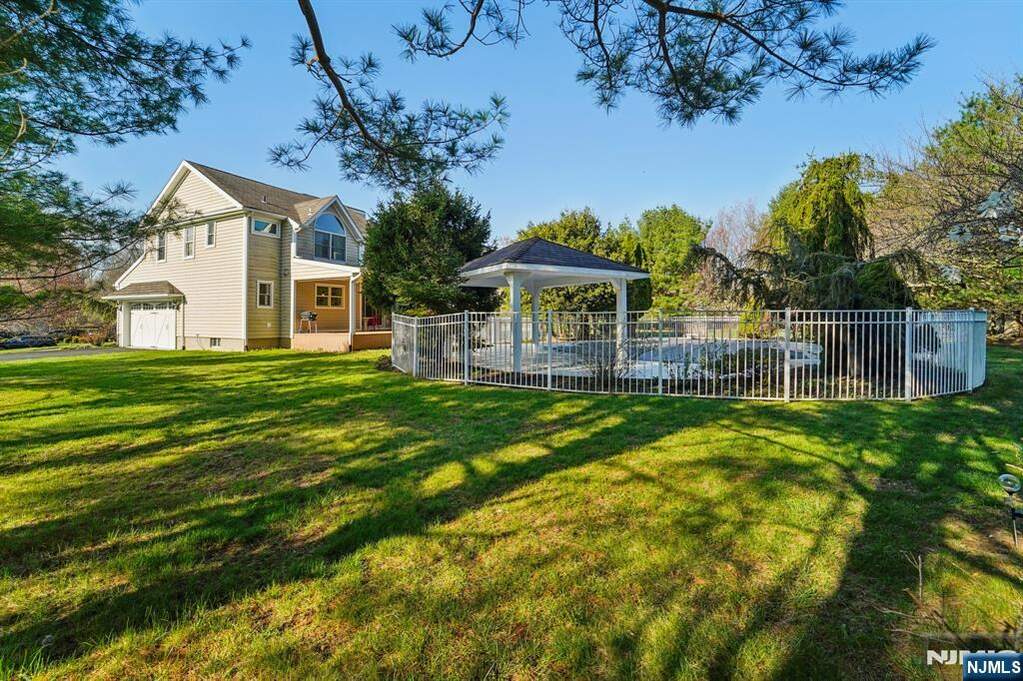 5 Bedroom Single Family Home/House's Image 36
