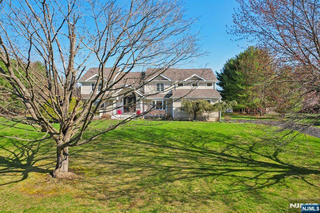 5 Bedroom Single Family Home/House's Image 37