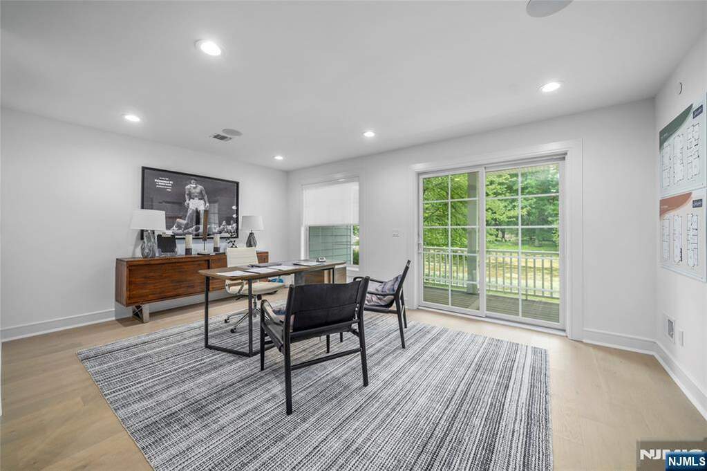 3 Bedroom Villa/Townhouse's Image 25