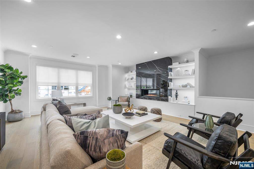 3 Bedroom Villa/Townhouse's Image 3