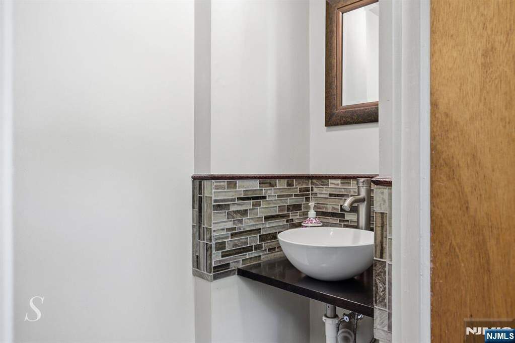 3 Bedroom Single Family Home/House's Image 7