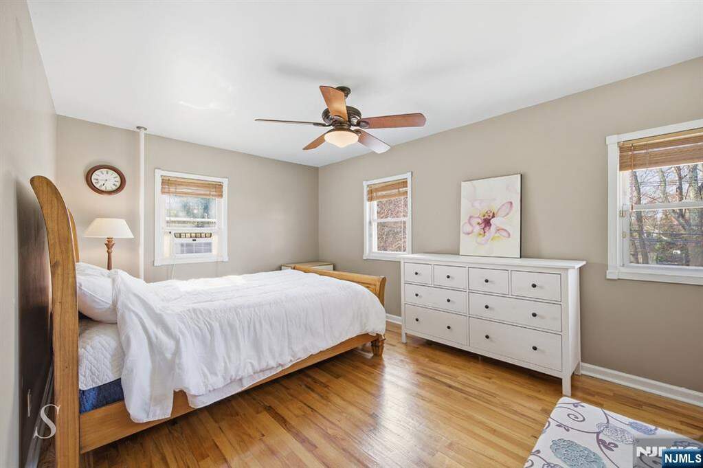 3 Bedroom Single Family Home/House's Image 9