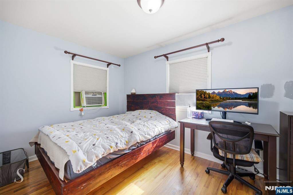 3 Bedroom Single Family Home/House's Image 12