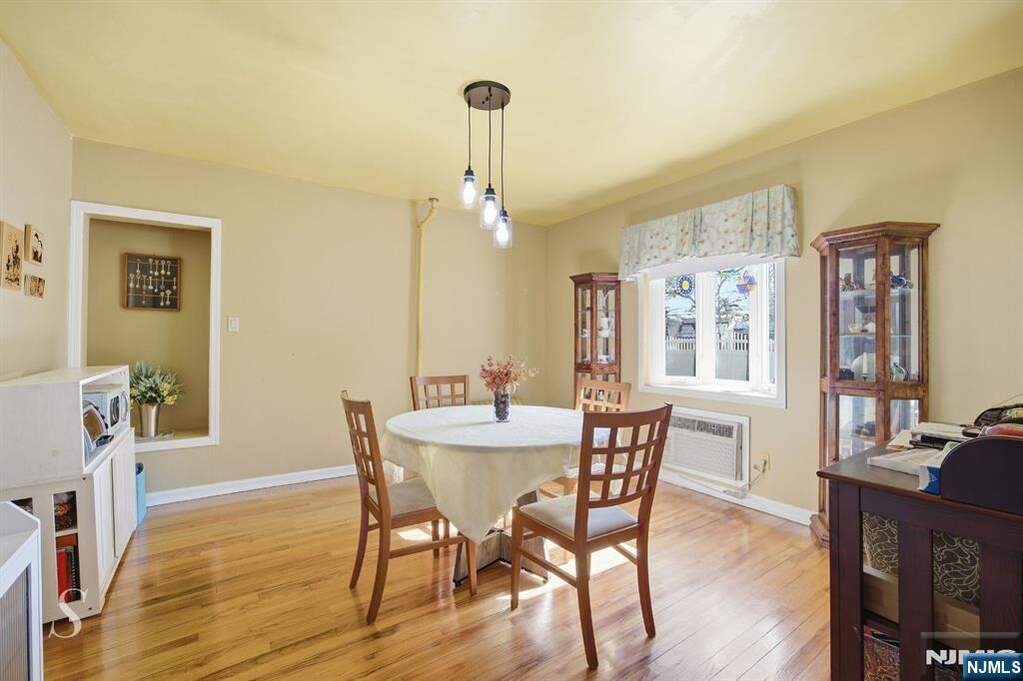 3 Bedroom Single Family Home/House's Image 4