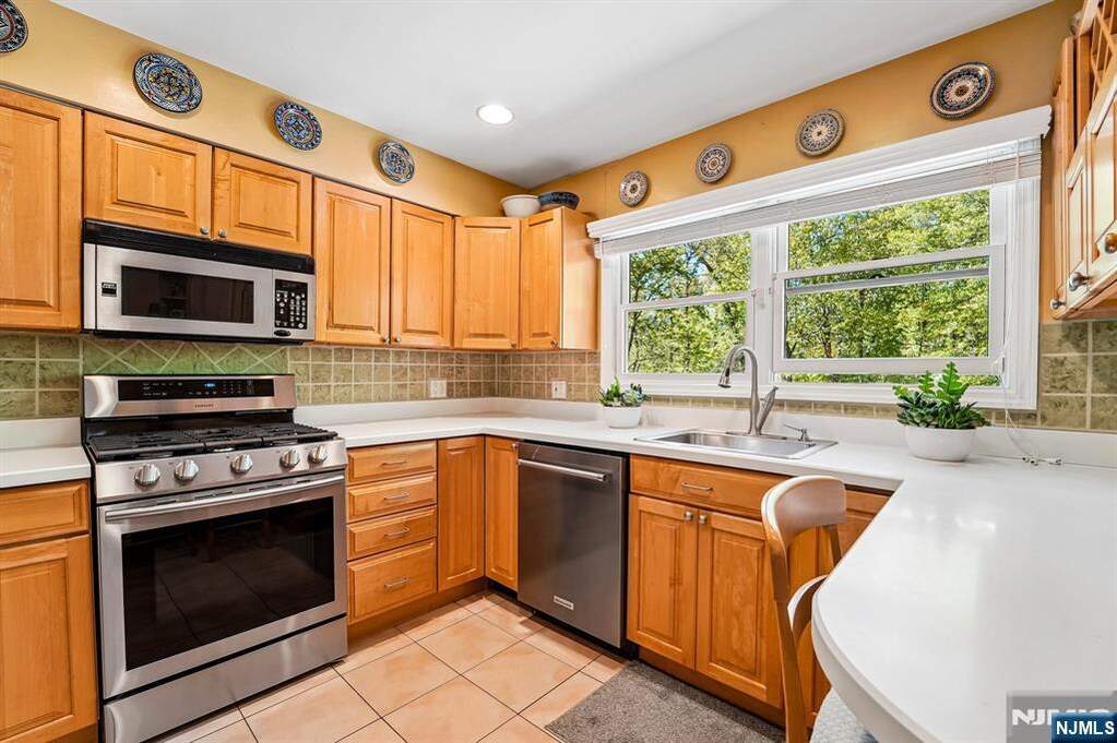 4 Bedroom Single Family Home/House's Image 12