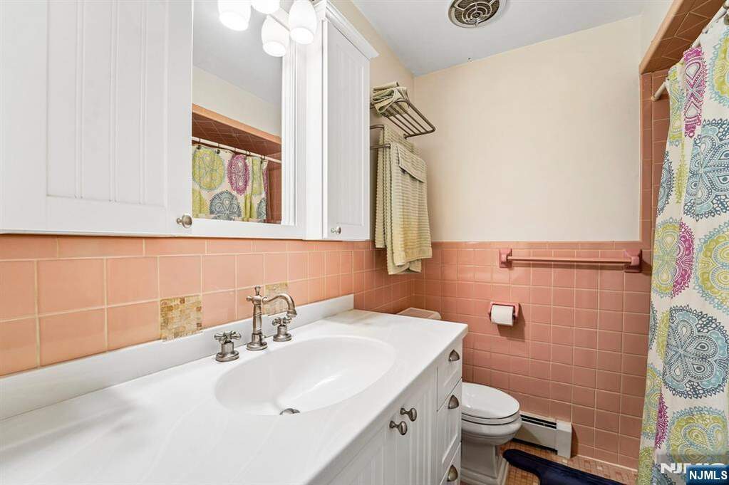 4 Bedroom Single Family Home/House's Image 16