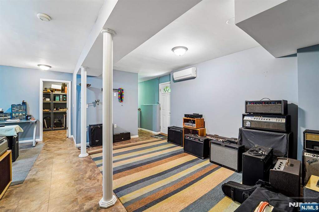 4 Bedroom Single Family Home/House's Image 22