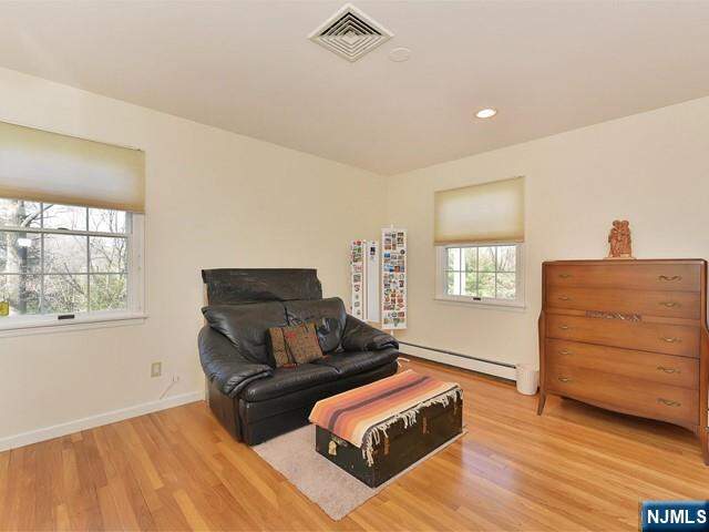 5 Bedroom Single Family Home/House's Image 12