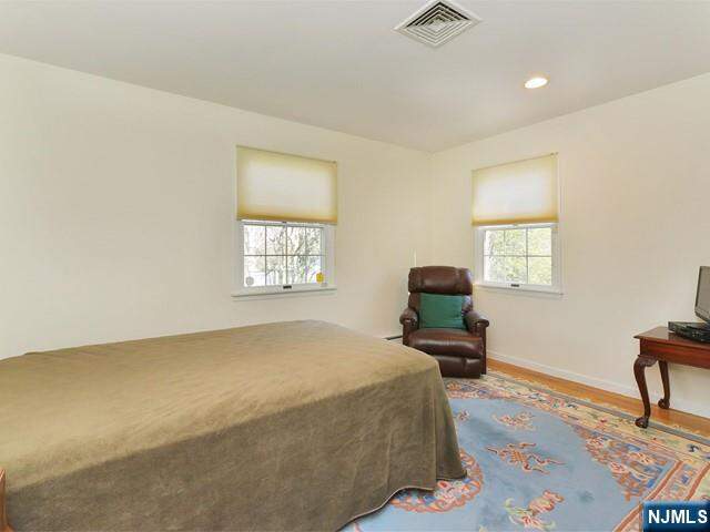 5 Bedroom Single Family Home/House's Image 15