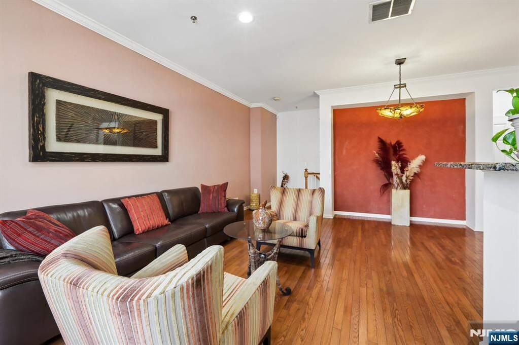 2 Bedroom Villa/Townhouse's Image 8