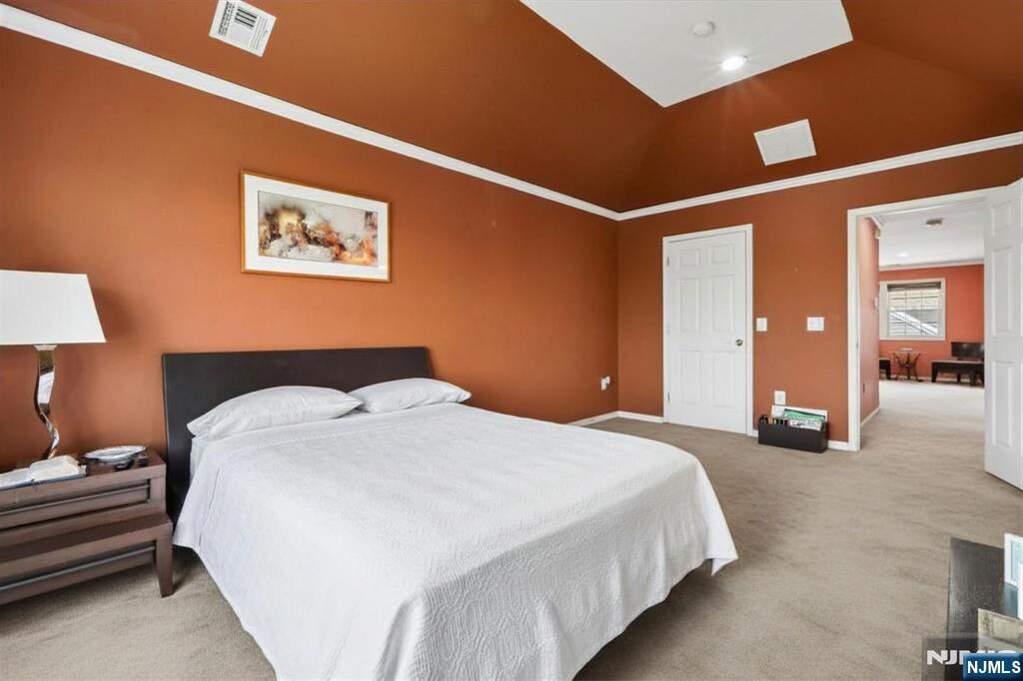 2 Bedroom Villa/Townhouse's Image 22