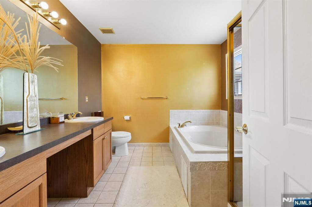2 Bedroom Villa/Townhouse's Image 23