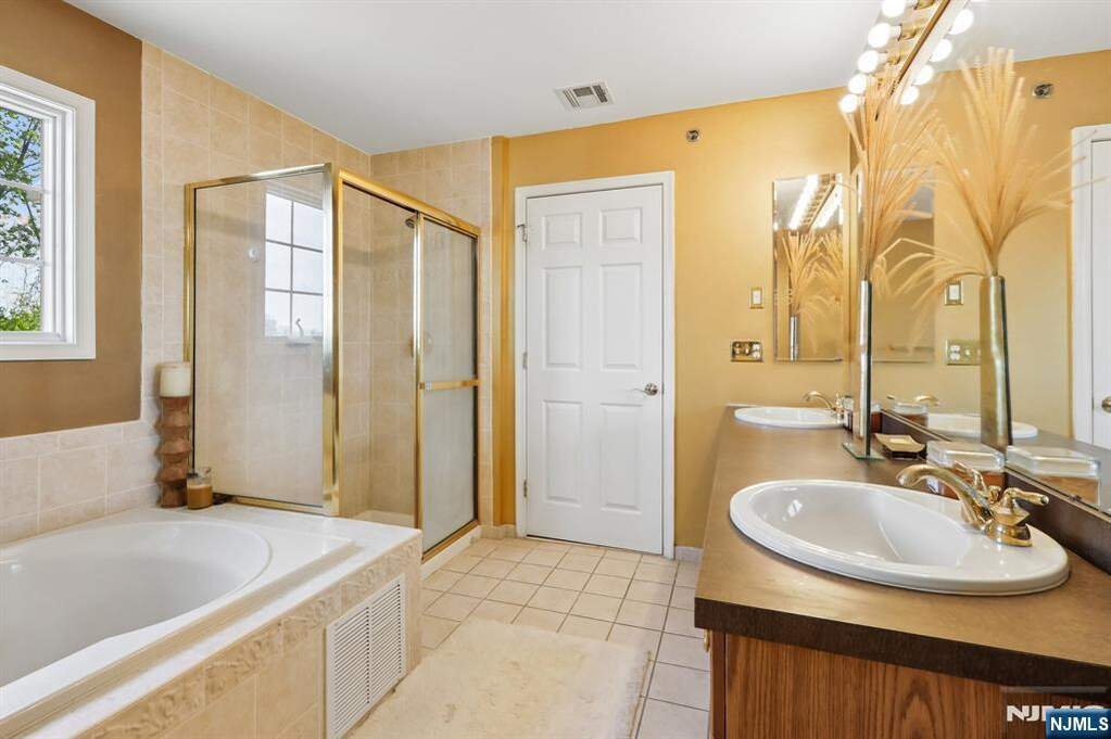 2 Bedroom Villa/Townhouse's Image 25