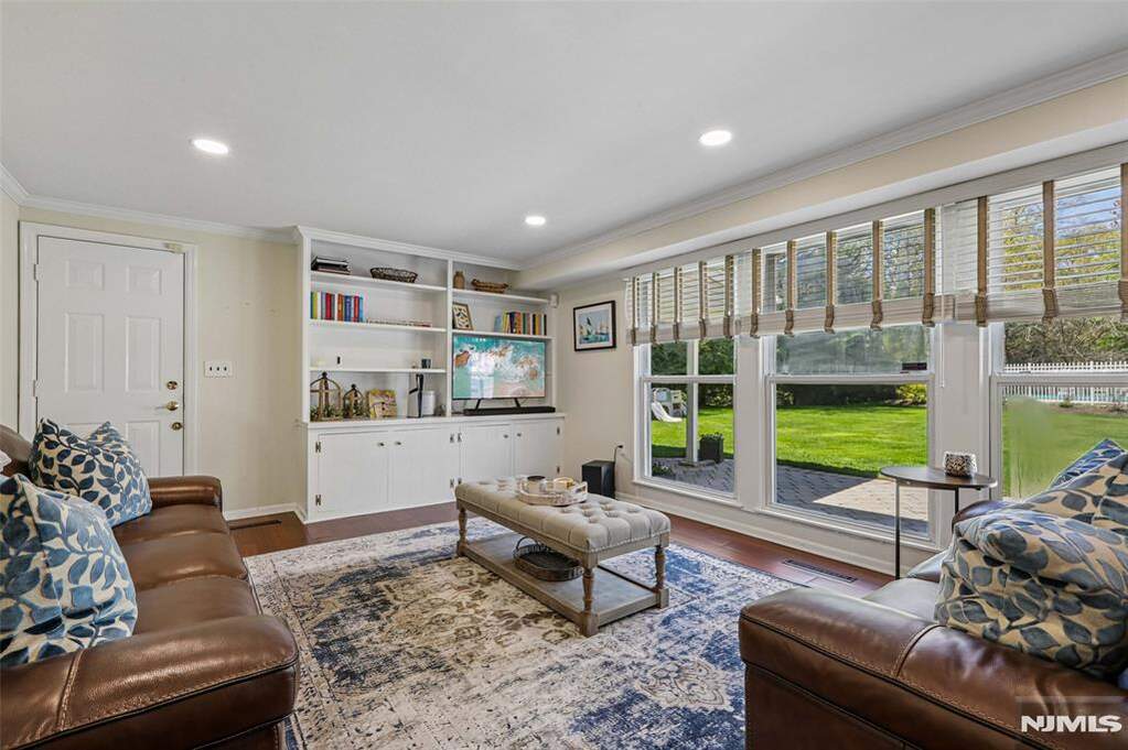 4 Bedroom Single Family Home/House's Image 11