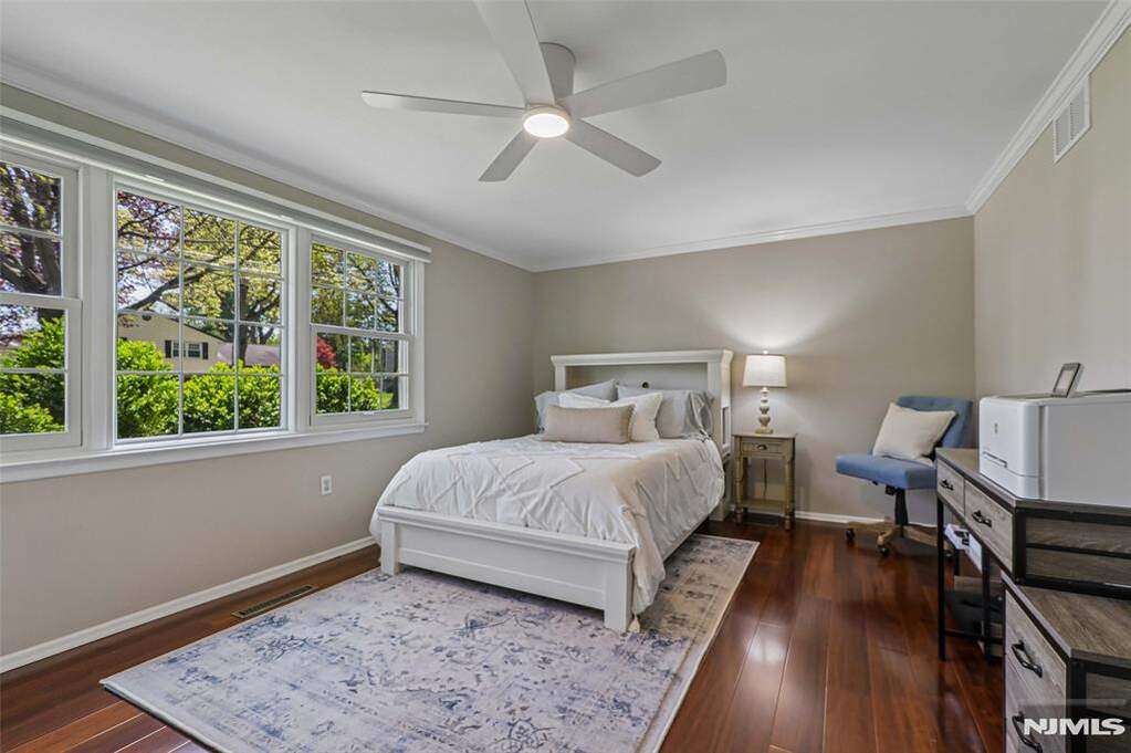 4 Bedroom Single Family Home/House's Image 12