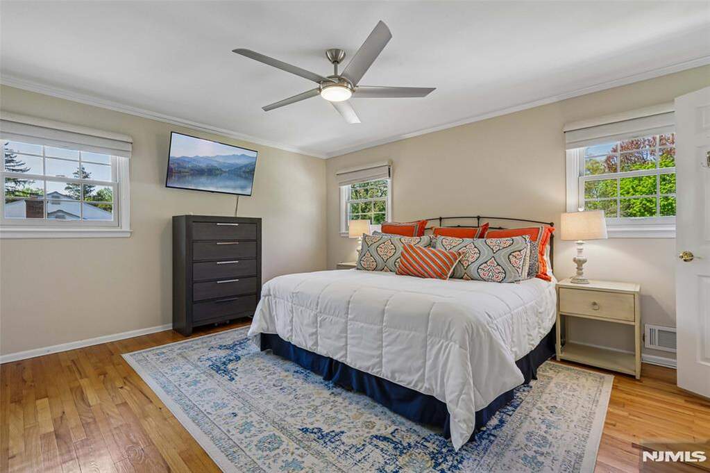 4 Bedroom Single Family Home/House's Image 15
