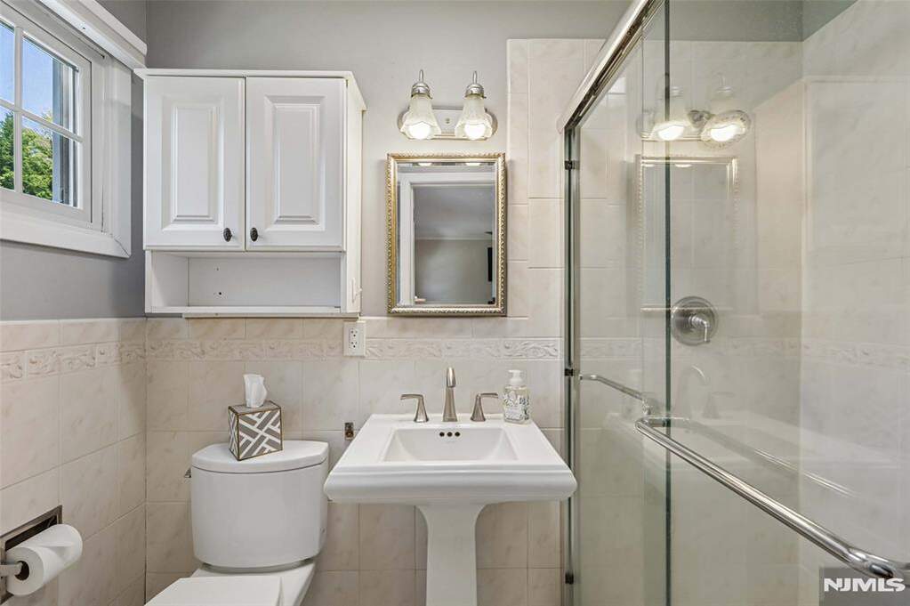 4 Bedroom Single Family Home/House's Image 17