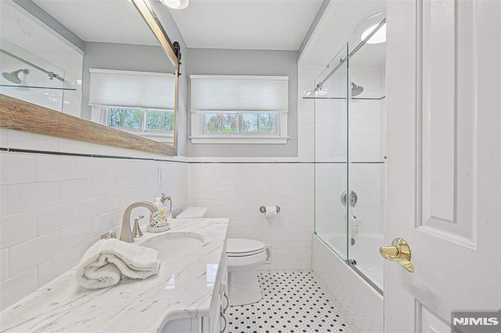4 Bedroom Single Family Home/House's Image 20