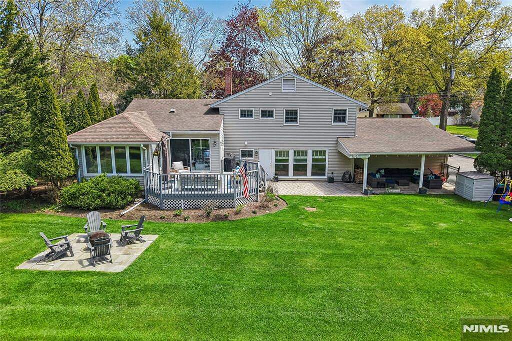 4 Bedroom Single Family Home/House's Image 28