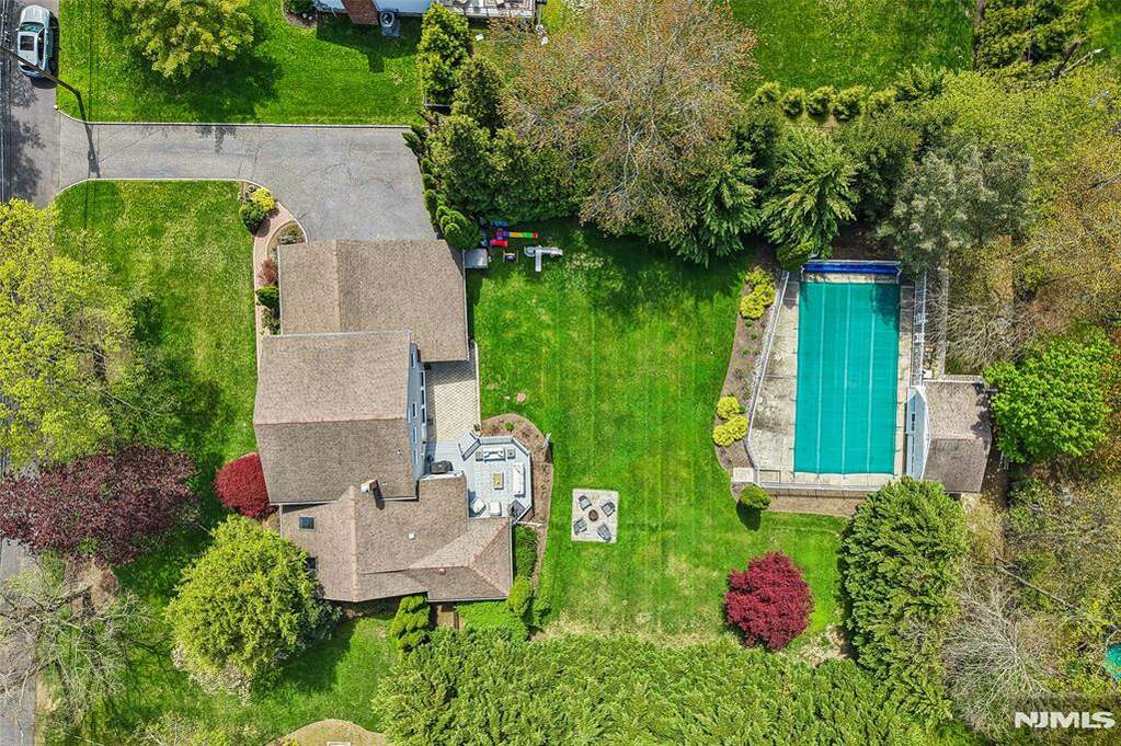 4 Bedroom Single Family Home/House's Image 34