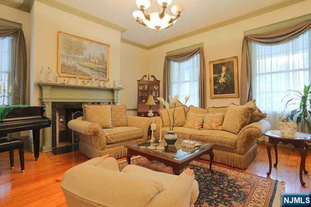 5 Bedroom Single Family Home/House's Image 13