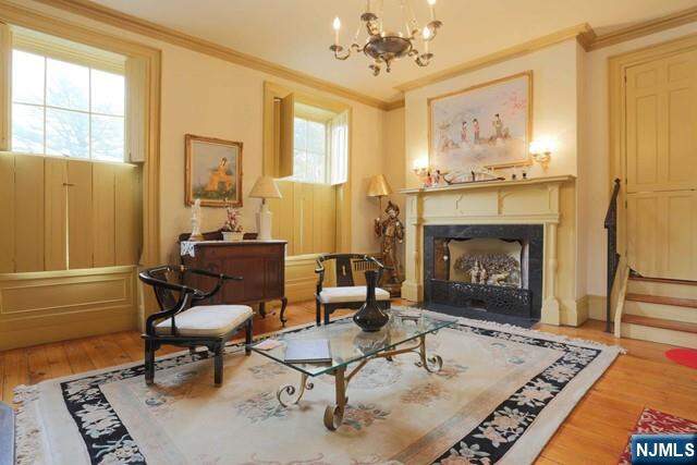 5 Bedroom Single Family Home/House's Image 14