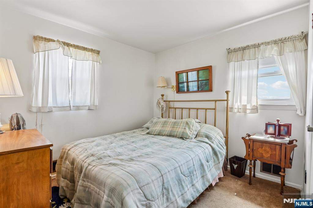 4 Bedroom Single Family Home/House's Image 10