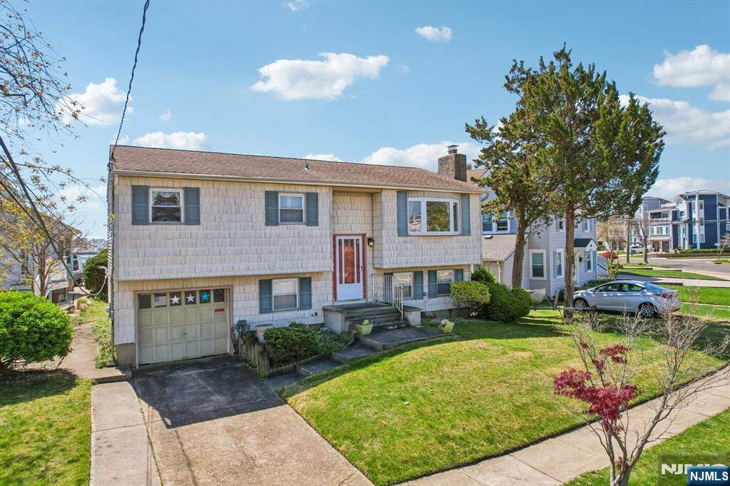 4 Bedroom Single Family Home/House's Image 19