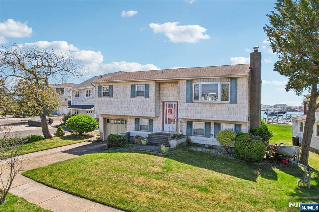 4 Bedroom Single Family Home/House's Image 20
