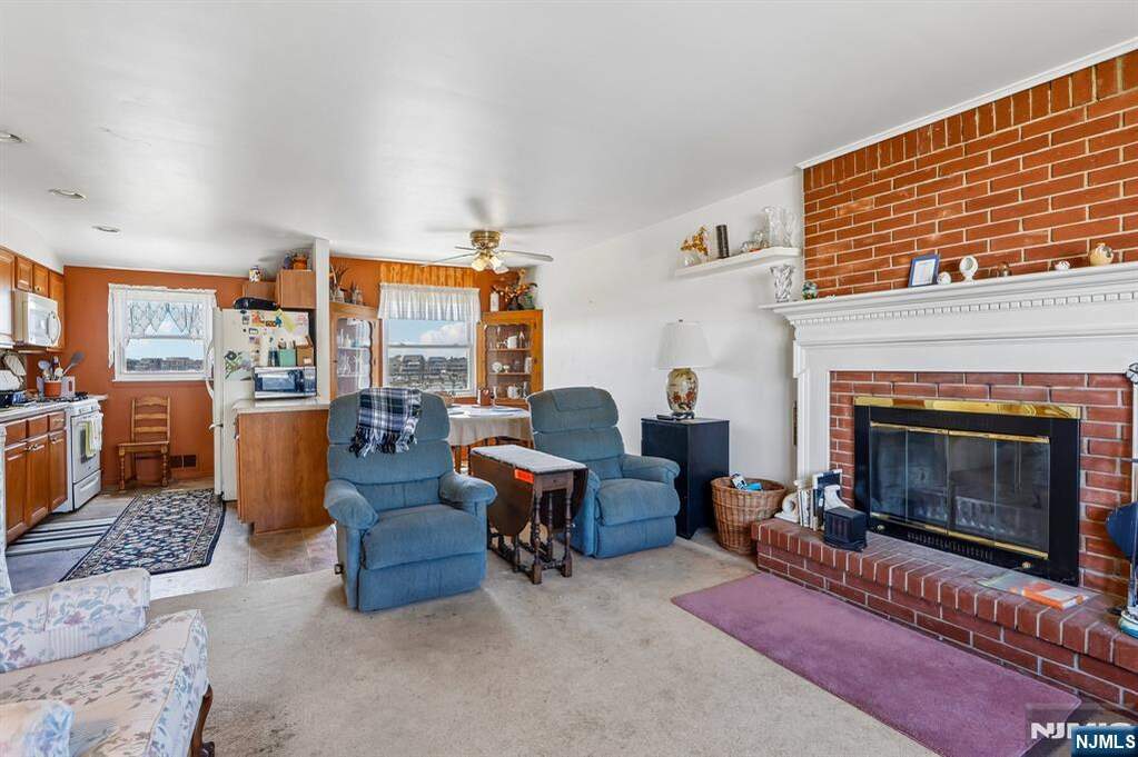4 Bedroom Single Family Home/House's Image 3