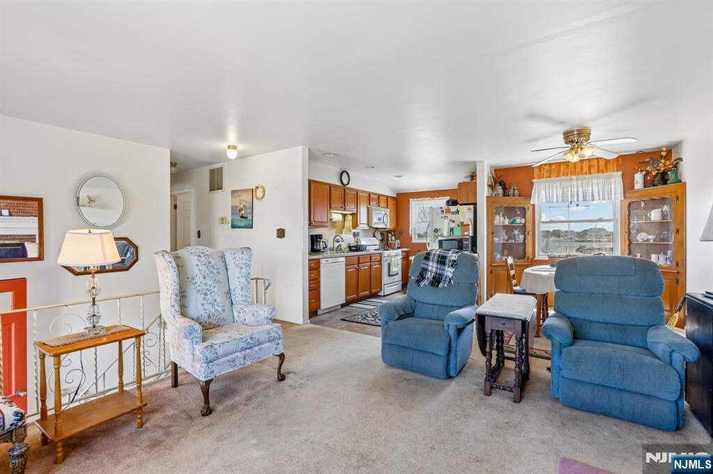 4 Bedroom Single Family Home/House's Image 4