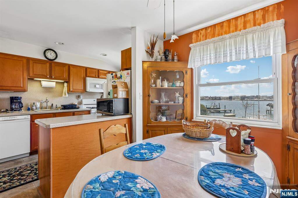 4 Bedroom Single Family Home/House's Image 6