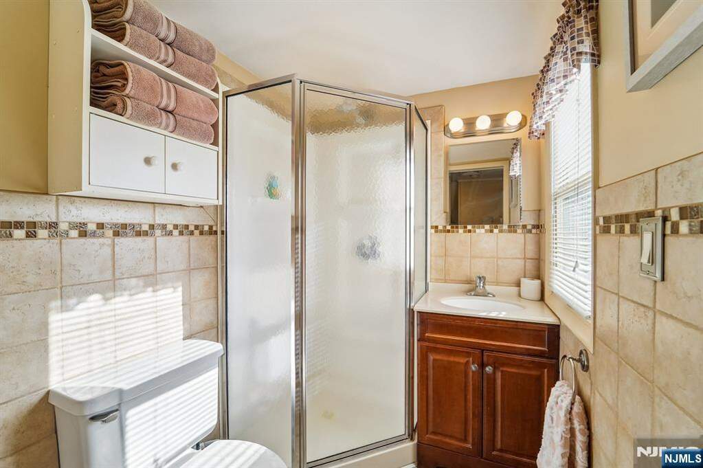 3 Bedroom Single Family Home/House's Image 14