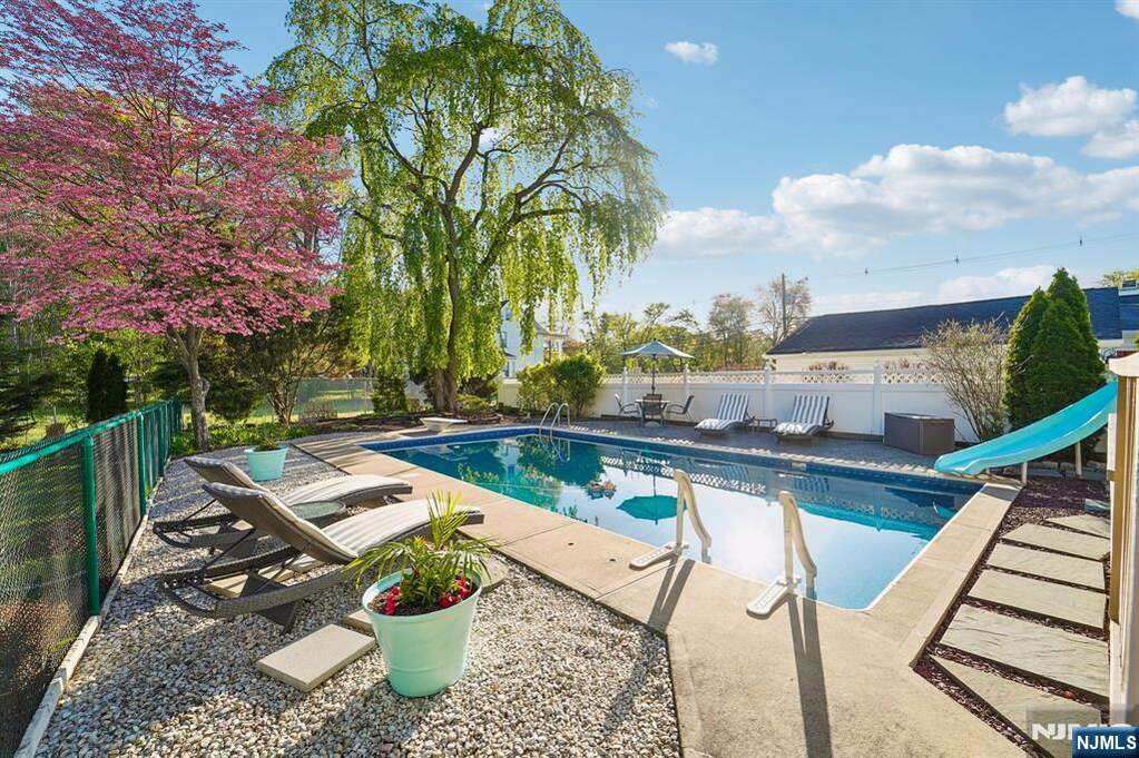 3 Bedroom Single Family Home/House's Image 25