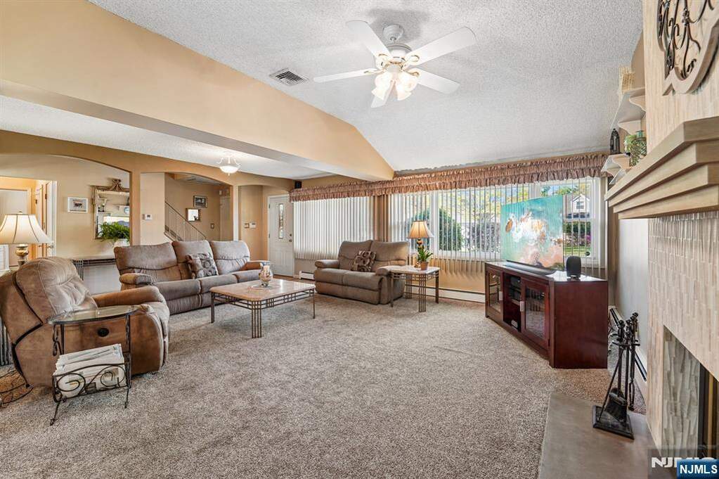 3 Bedroom Single Family Home/House's Image 3