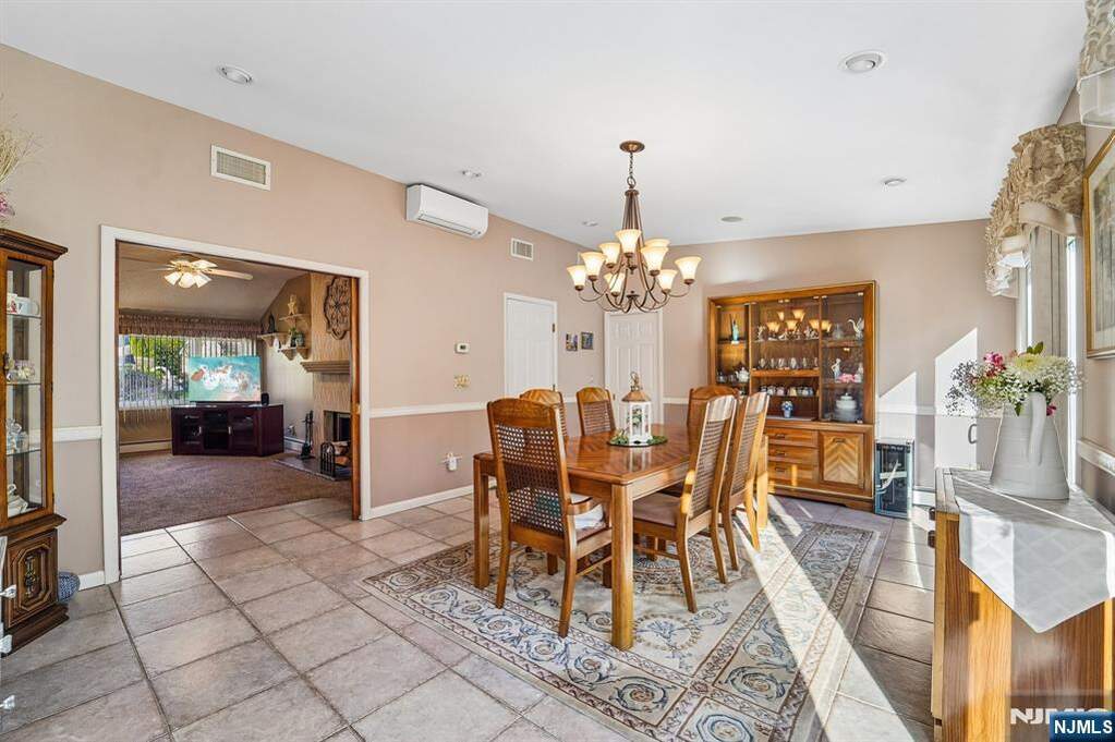 3 Bedroom Single Family Home/House's Image 6