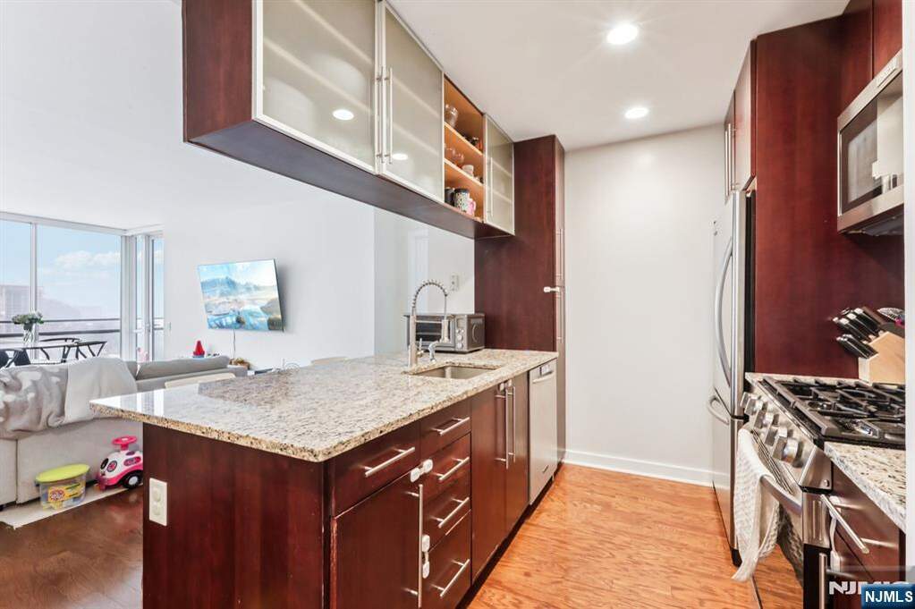 2 Bedroom Apartment/Flat's Image 8