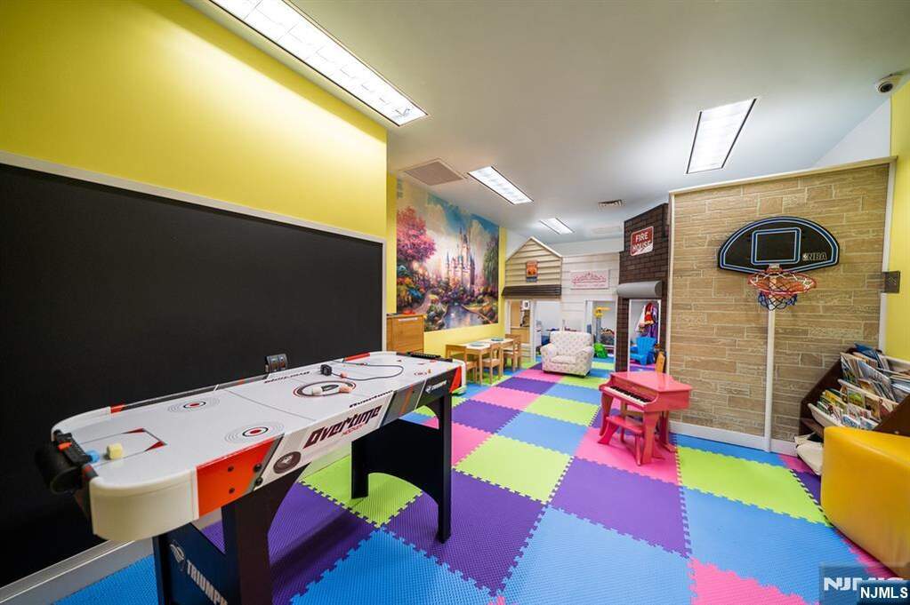 2 Bedroom Apartment/Flat's Image 31