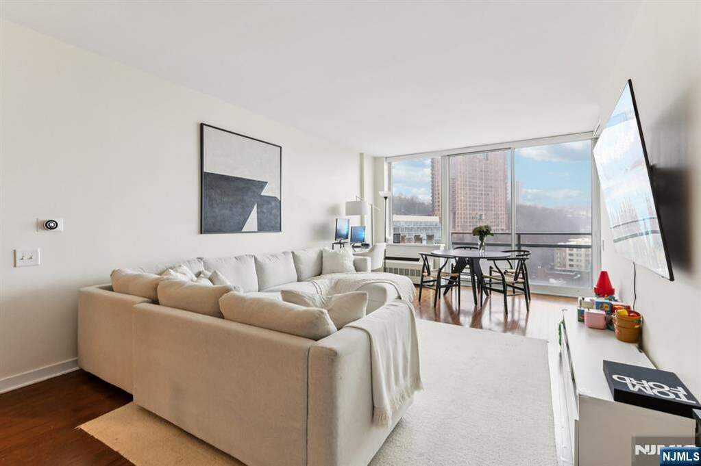 2 Bedroom Apartment/Flat's Image 3