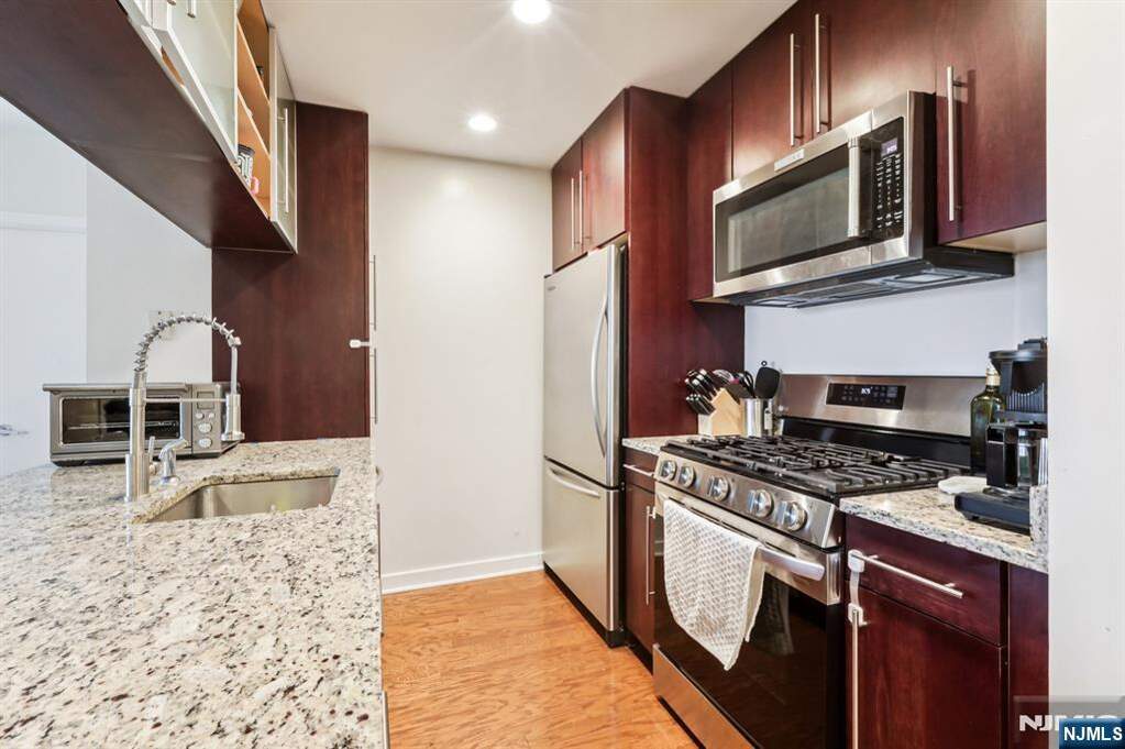 2 Bedroom Apartment/Flat's Image 6