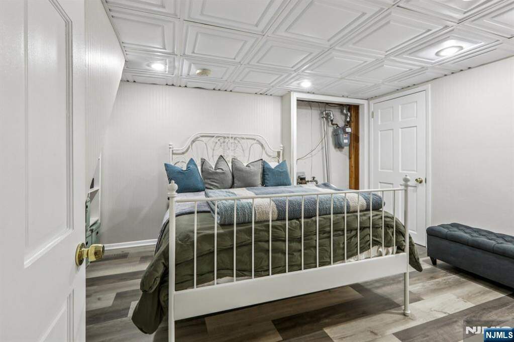 6 Bedroom Single Family Home/House's Image 40