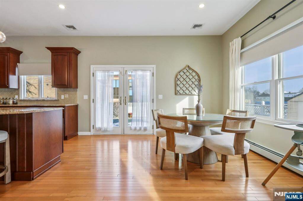 6 Bedroom Multi Unit's Image 10