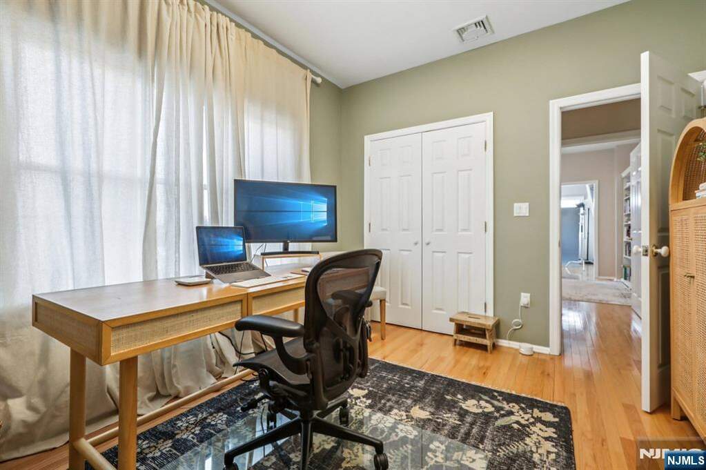 6 Bedroom Multi Unit's Image 32