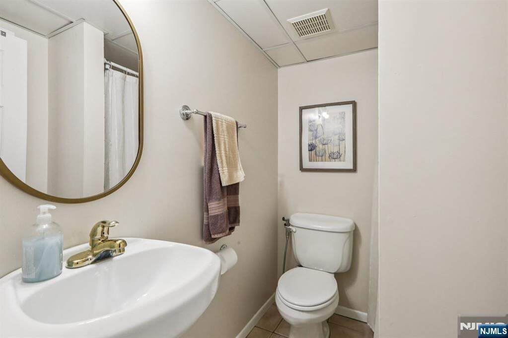 6 Bedroom Multi Unit's Image 42