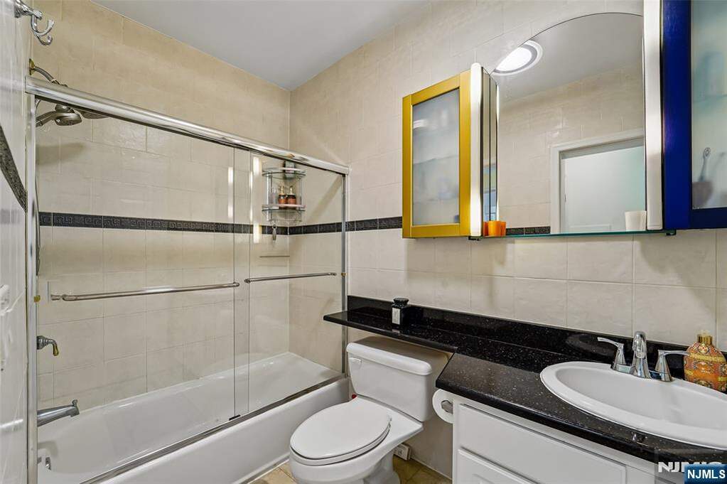 2 Bedroom Apartment/Flat's Image 12