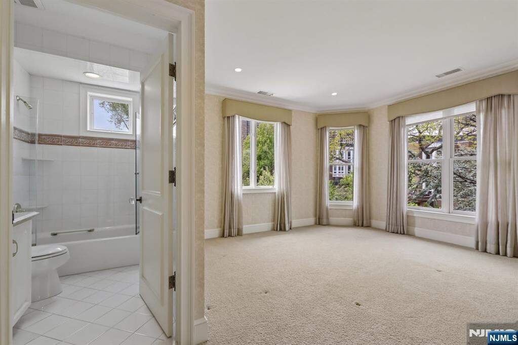 3 Bedroom Villa/Townhouse's Image 18