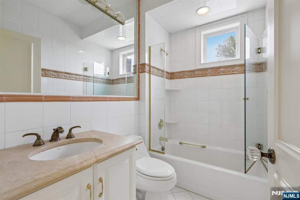 3 Bedroom Villa/Townhouse's Image 20