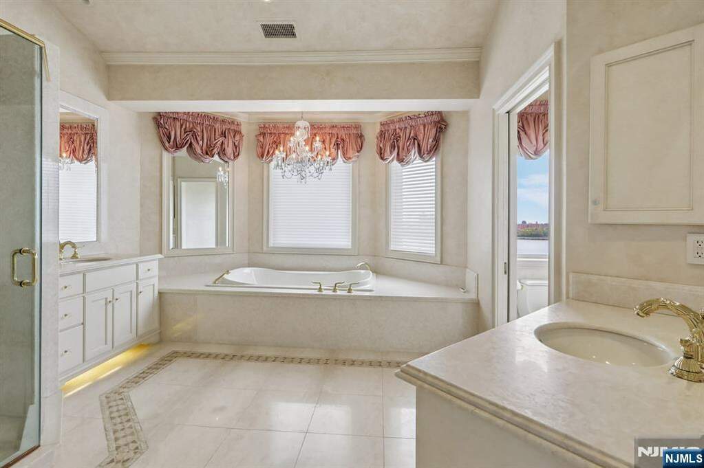 3 Bedroom Villa/Townhouse's Image 26