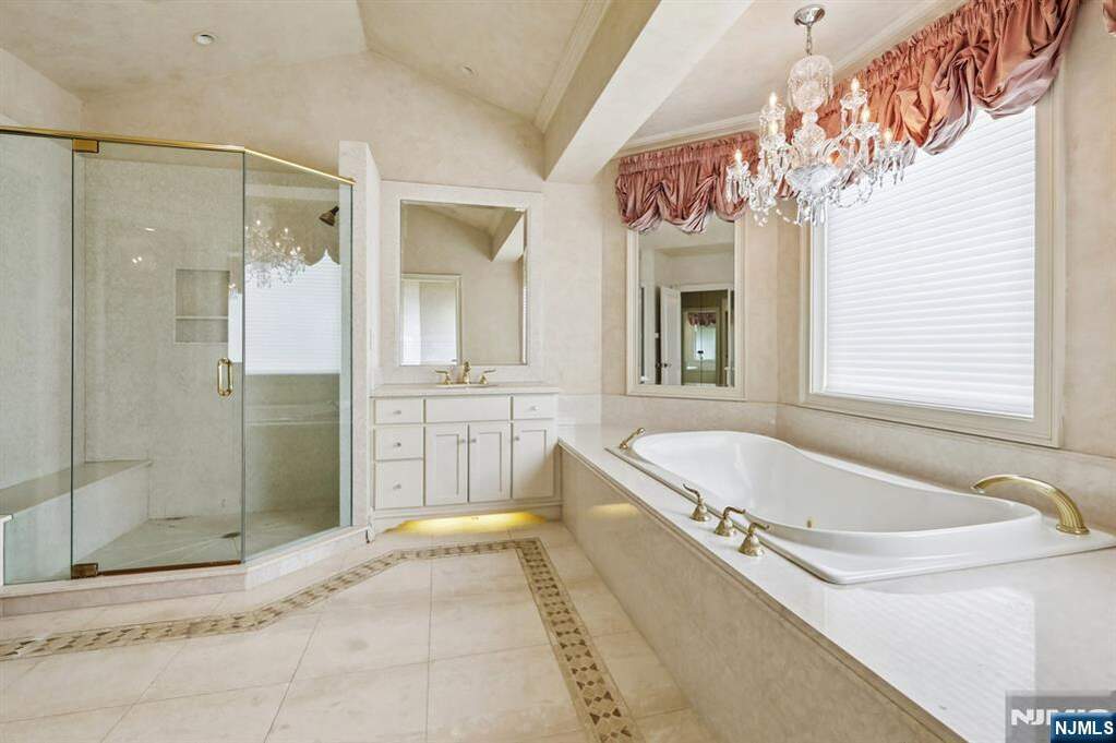 3 Bedroom Villa/Townhouse's Image 27