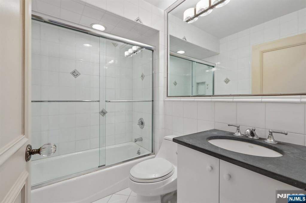3 Bedroom Villa/Townhouse's Image 34